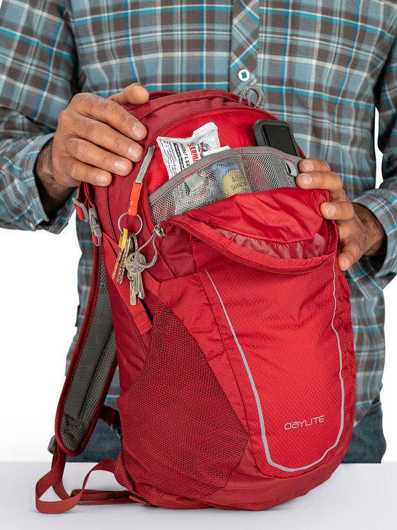 daylite_f19_detail1_realred